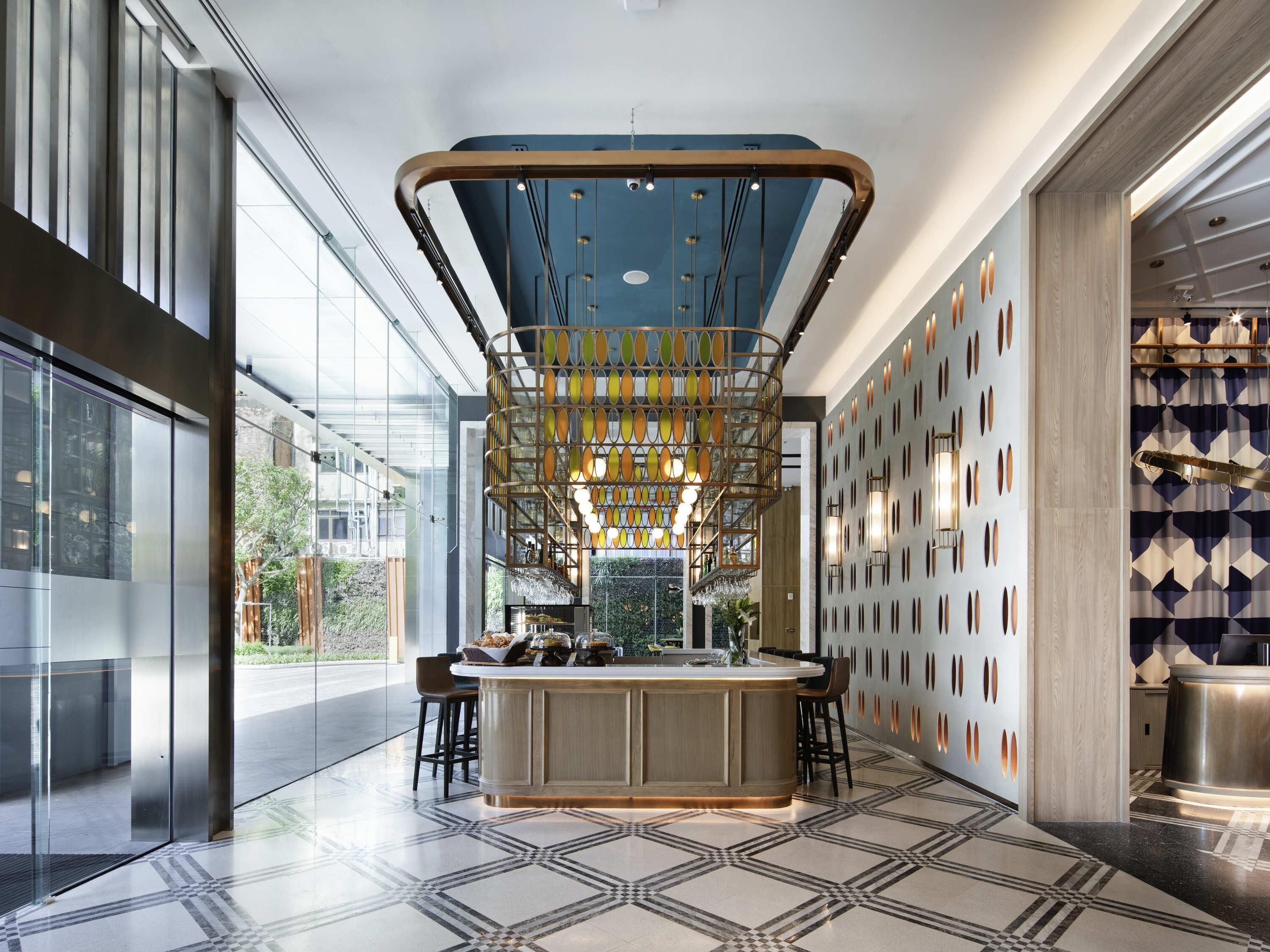 Bar (trong khuôn viên)