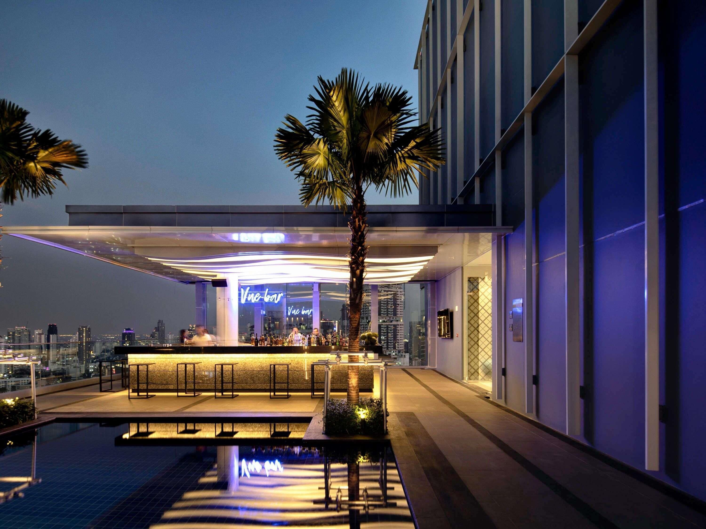 Outdoor pool, pool umbrellas, sun loungers