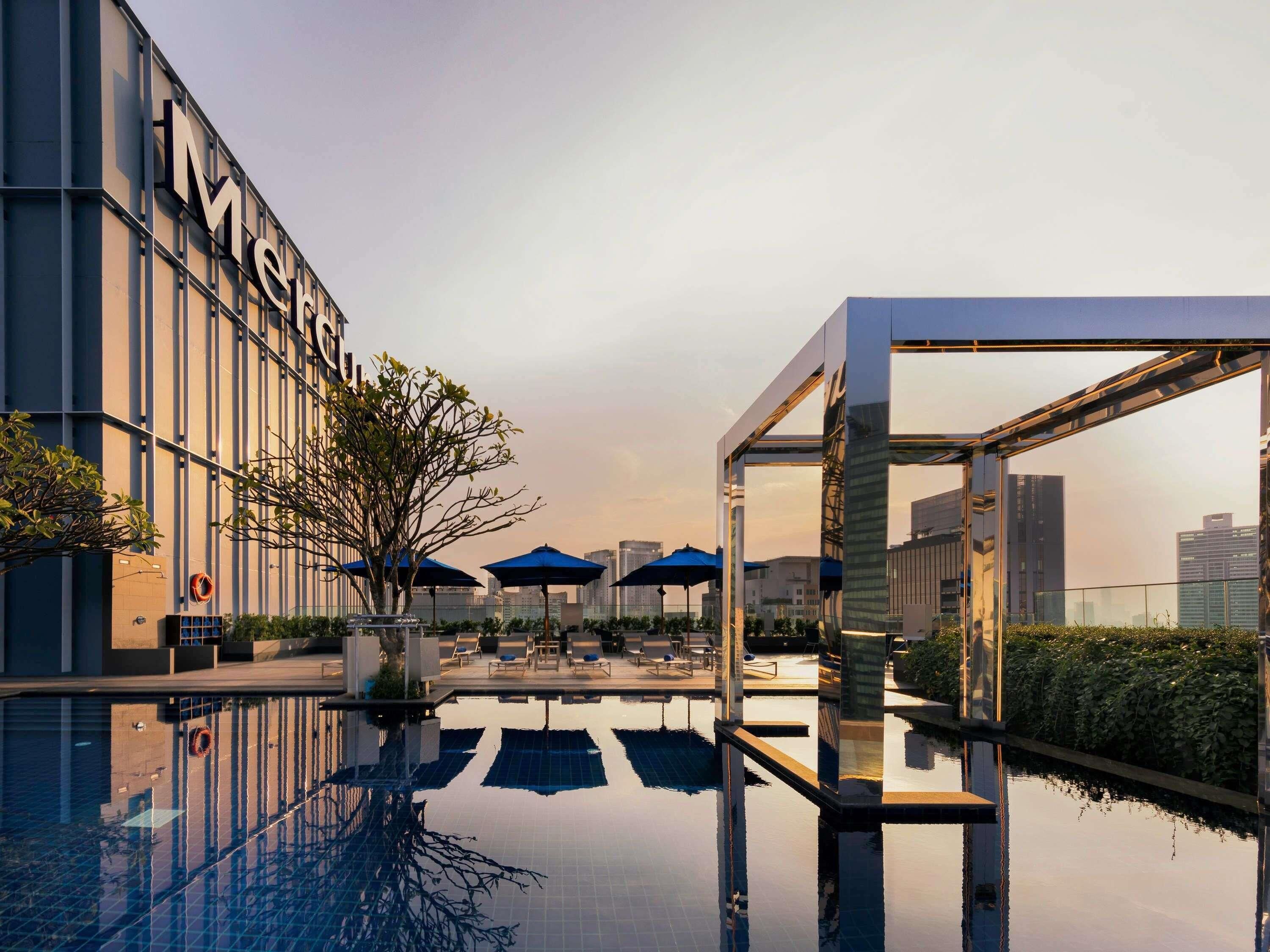 Outdoor pool, pool umbrellas, sun loungers