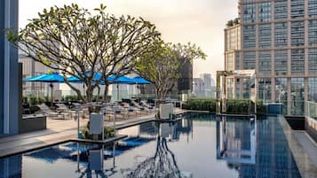 Outdoor pool, pool umbrellas, sun loungers