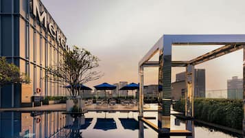 Outdoor pool, pool umbrellas, sun loungers