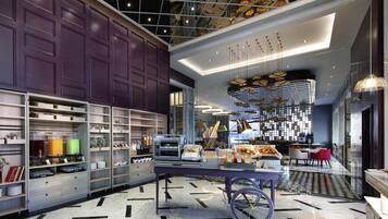 Sarapan prasmanan setiap hari (THB 494 per orang)