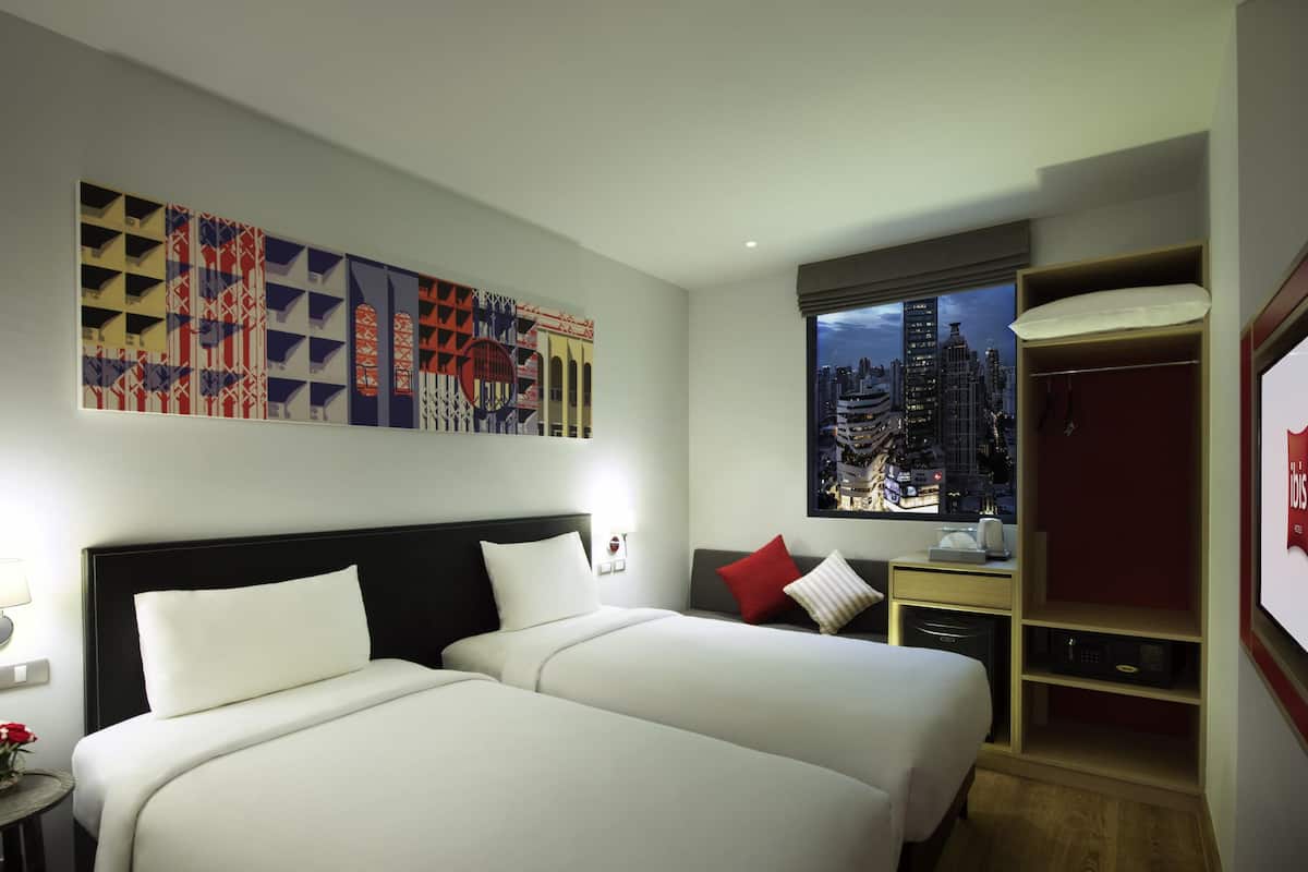 Habitación estándar, 2 camas individuales | Caja de seguridad en la habitación, escritorio y cunas gratuitas