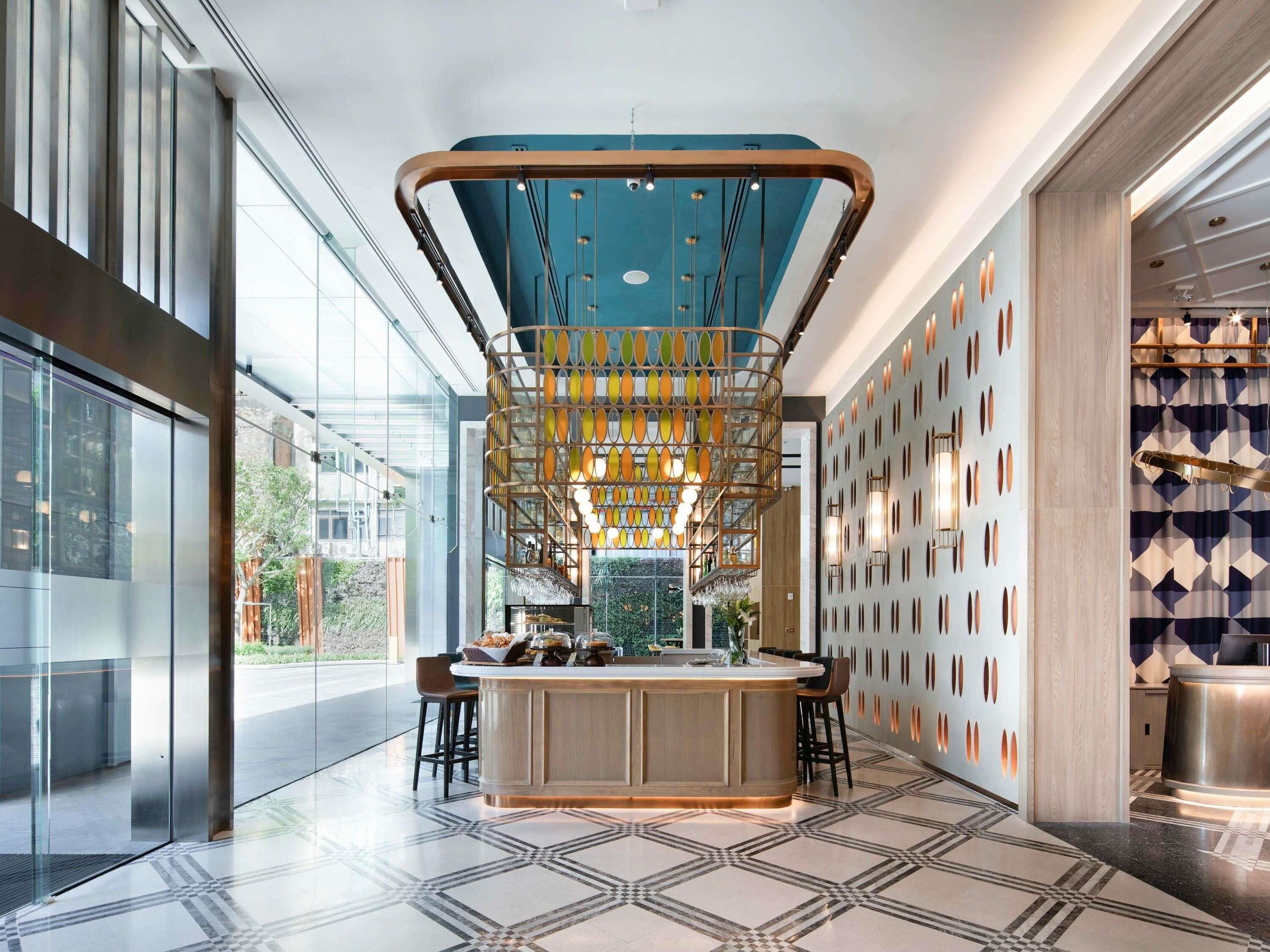 Bar (trong khuôn viên)