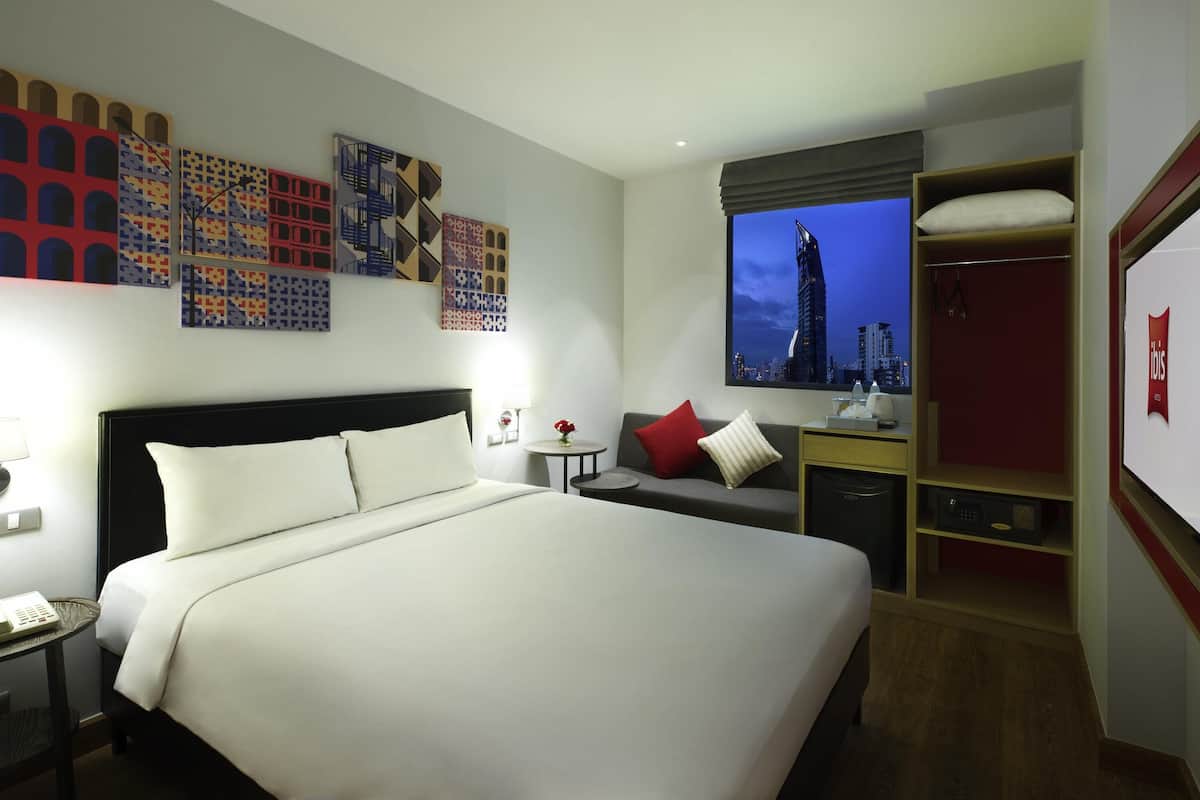 Habitación estándar, 1 cama Queen size | Caja de seguridad en la habitación, escritorio y cunas gratuitas