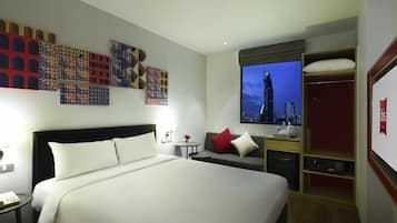 Standard Room, 1 Queen Bed | In-room safe, desk, free cribs/infant beds, free WiFi