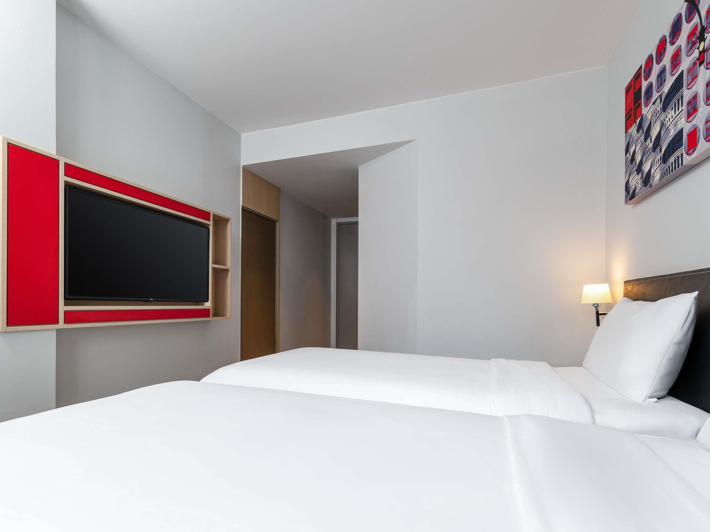 Standaard kamer, 2 eenpersoonsbedden | Een kluis op de kamer, een bureau, gratis babybedden, gratis wifi