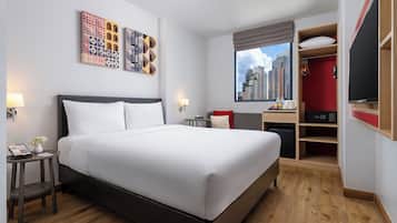 Standard Room, 1 Queen Bed | In-room safe, desk, free cots/infant beds, free WiFi