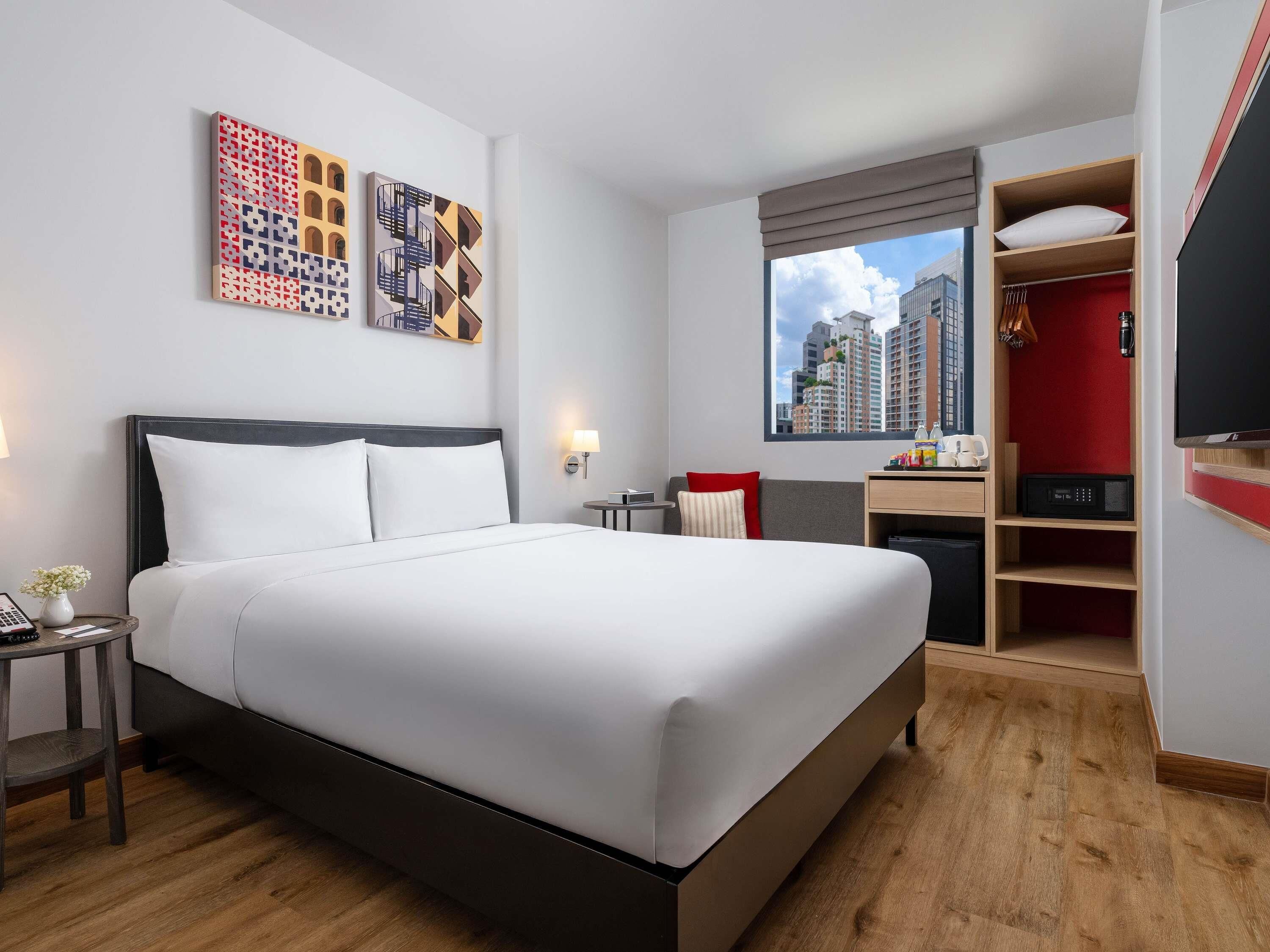 Habitación estándar, 1 cama de matrimonio | Caja fuerte, escritorio, cunas gratuitas y wifi gratis