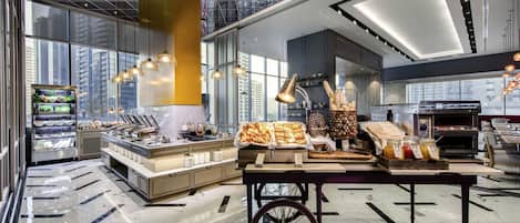Petit déjeuner buffet servi tous les jours en supplément