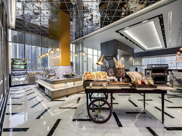 Buffet déjeuner servi tous les jours en supplément