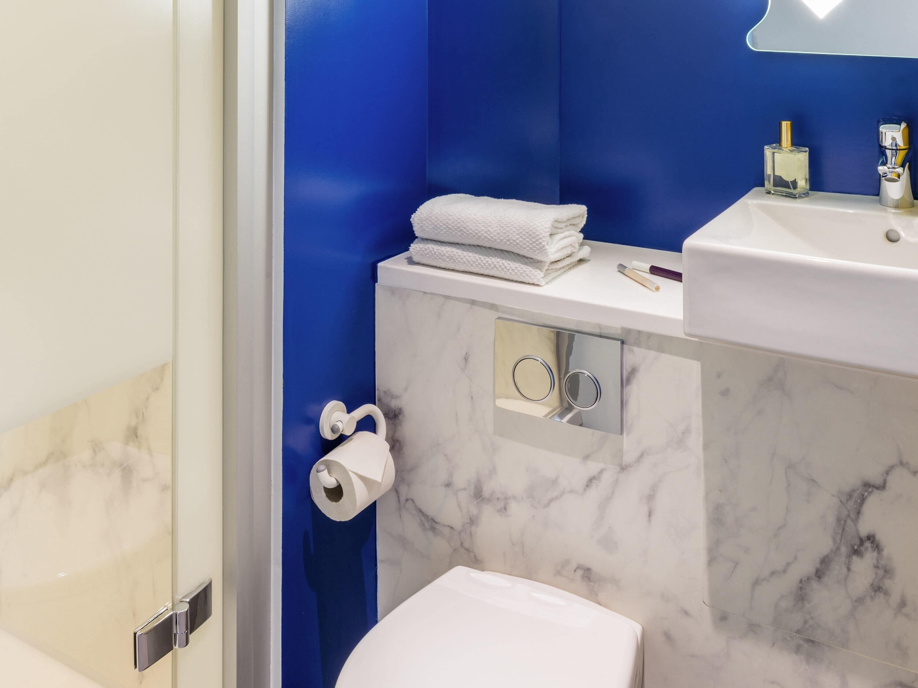 individually furnished, laptop workspace, soundproofing, free wifi