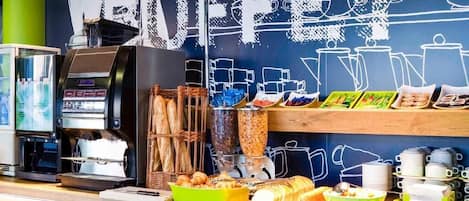 Desayuno buffet (EUR 9 por persona)