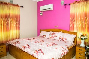 4 bedrooms, iron/ironing board, free WiFi, bed sheets