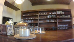Breakfast area - Refugio El Hornillo (Arucas)