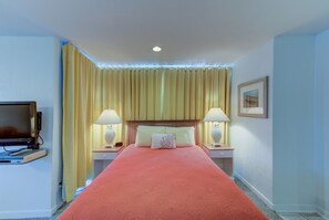1 Schlafzimmer, Zimmersafe, Schreibtisch, Bügeleisen/Bügelbrett