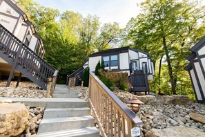 Exterior - Wisconsin Dells | Pool & Waterpark Access | Timber/Townhome Stay (Wisonsin Dells)