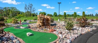 Wisconsin Dells | Pool & Waterpark Access | Timber/Townhome Stay