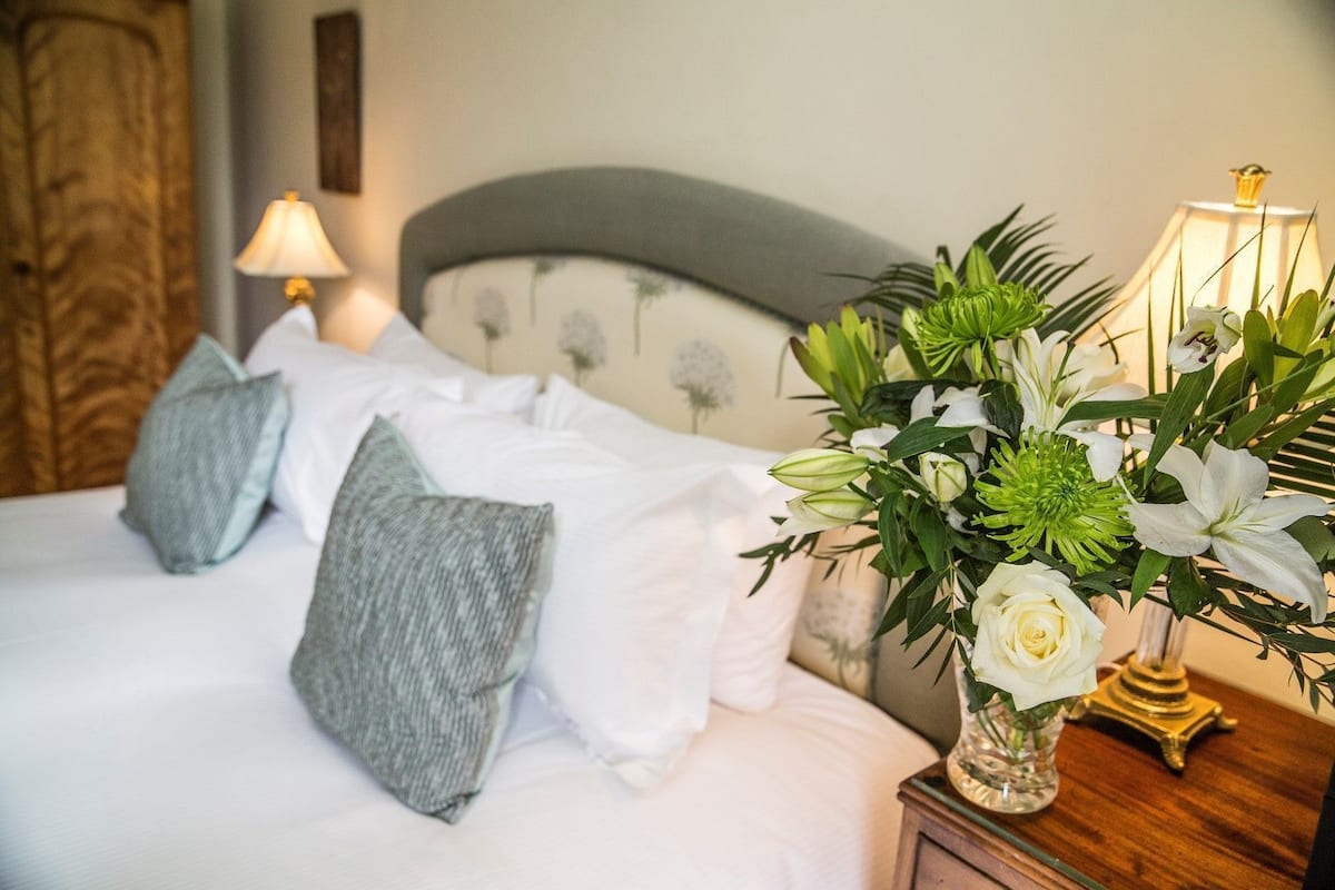 Habitación Deluxe (Green Room) | Tabla de planchar con plancha, wifi gratis y ropa de cama