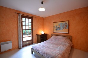 2 slaapkamers, een strijkplank/strijkijzer, wifi