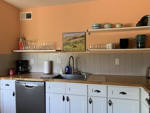 Fridge, microwave, oven, stovetop - Desert Morada Casita K: 2 Bedroom 1 Bath Dog Friendly maximum 2-NO OTHER PETS (Tucson)