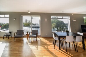 Deluxe Apartment, 3 Bedrooms | Living area