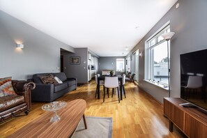 Deluxe-Apartment, 3 Schlafzimmer | Wohnbereich