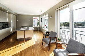 Deluxe Apartment, 3 Bedrooms | Living area