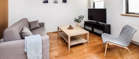 Leilighet – comfort, 2 soverom | Oppholdsområde | Flatskjerm-TV