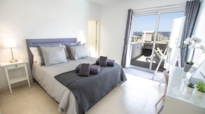 3 chambres, coffres-forts dans les chambres, fer et planche Ă repasser
