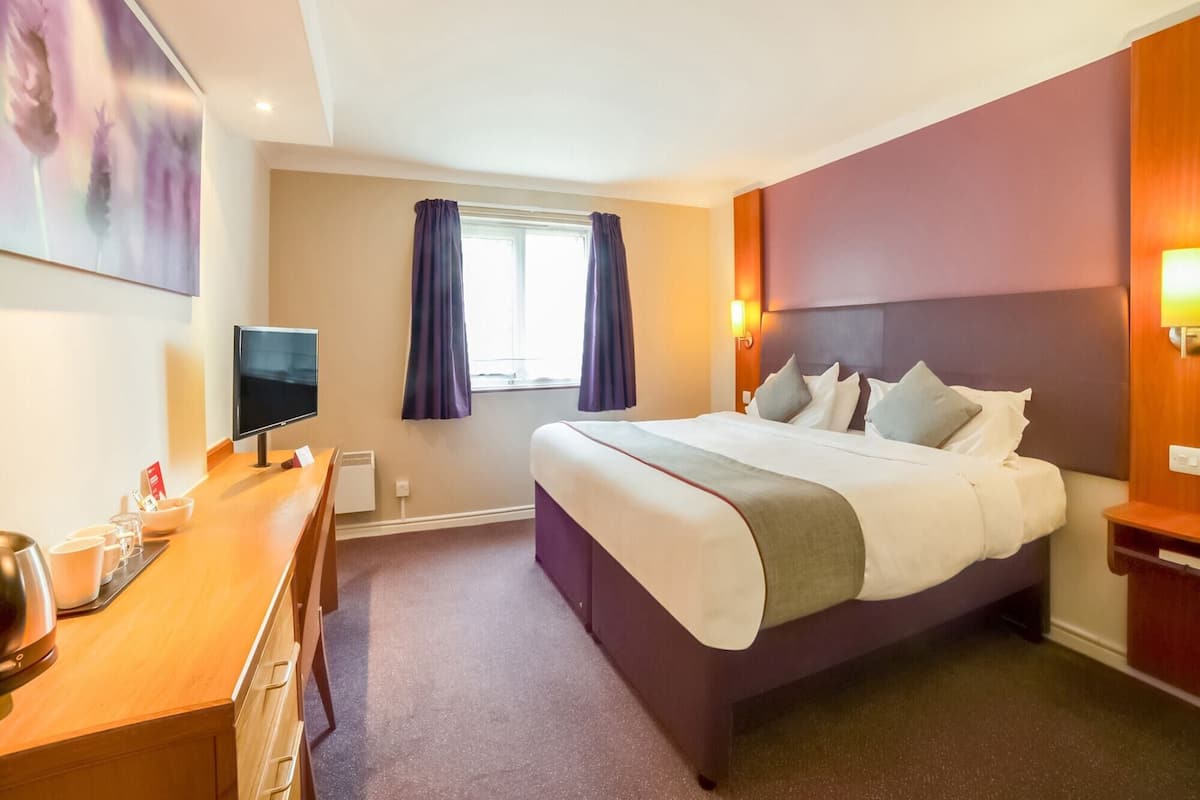 Quarto casal standard | Individualmente decorados, individualmente mobiliados, escrivaninha