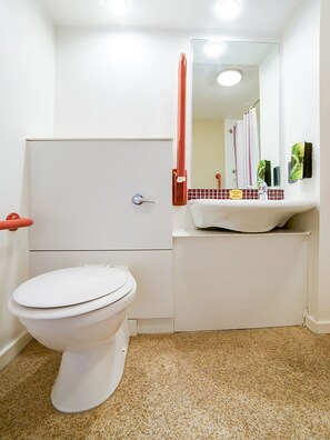 Hair dryer, towels - Lakeside Haydock Hotel, St Helens (St Helens)