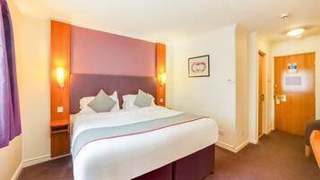 Standard Double Room | Dihias secara berasingan, dilengkapkan perabot secara berasingan, meja