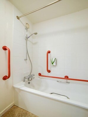 Hair dryer, towels, soap, shampoo - Lakeside Haydock Hotel, St Helens (St Helens)