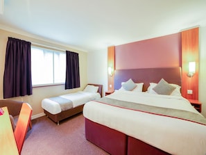 Individually decorated, individually furnished, desk - Lakeside Haydock Hotel, St Helens (St Helens)