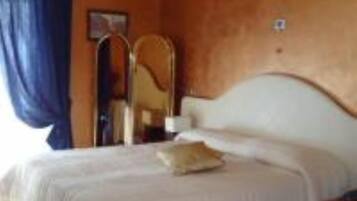 Bureau, lits bébé (gratuits), Wi-Fi gratuit