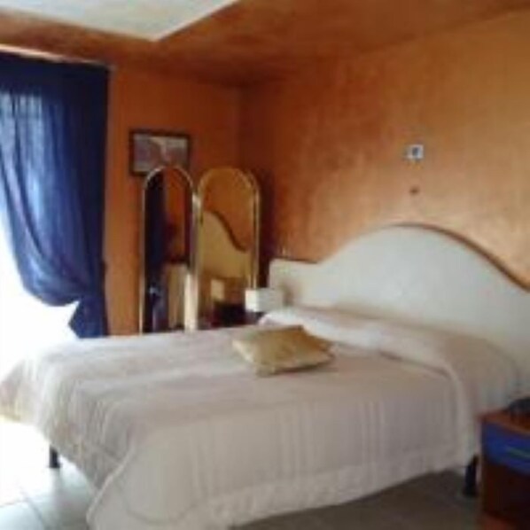 Meja kerja, tempat tidur bayi gratis, dan Wi-Fi gratis