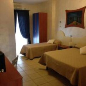 Meja kerja, tempat tidur bayi gratis, dan Wi-Fi gratis