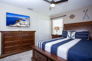 5 Schlafzimmer, Schreibtisch, Bügeleisen/Bügelbrett, WLAN