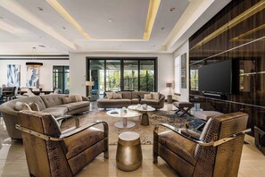 Smart TV, fireplace, video games, DVD player - Fab Villa Near Disney w Arcade, Theater, Game Loft & Bar, Huge Balcony, Spa Pool (Four Corners)