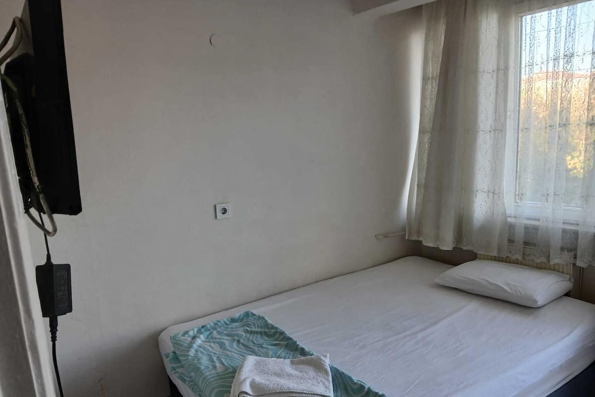 Standard Room | Free WiFi, bed sheets