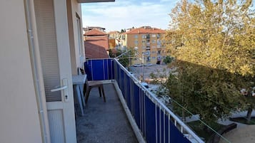 Standard Quadruple Room, Multiple Beds, City View | Free WiFi, bed sheets