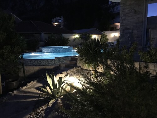 Magníficamente equipado, espectaculares vistas, piscina infinita y jacuzzi