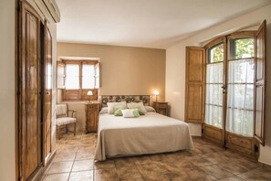 Chambre Double ou avec lits jumeaux | Bureau, lits bébé (gratuits), Wi-Fi gratuit, draps fournis