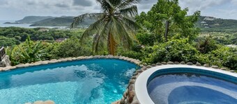 Hilltop Villa with great views out to sea - Villa Cadasse