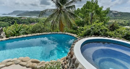 Hilltop Villa with great views out to sea - Villa Cadasse