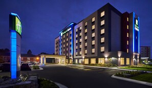Exterior - Holiday Inn Express Sarnia - Point Edward by IHG (Sarnia)