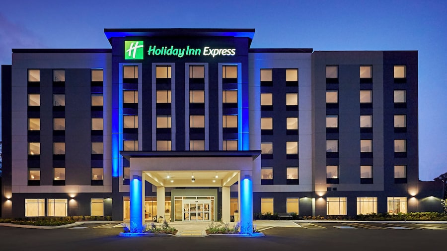 Holiday Inn Express Sarnia - Point Edward by IHG