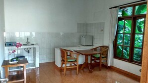 Villa, 1 Bedroom | Private kitchenette | Fridge, stovetop, cookware/dishes/utensils - Taman Melati (Buleleng)