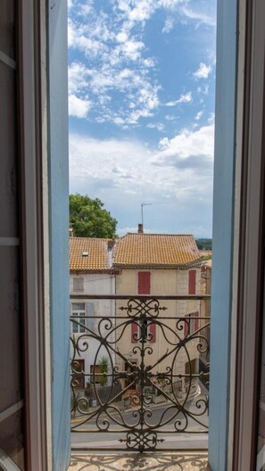 Interior - Superior King or Twin Room with Private SdD, Air Conditioning and Breakfast (Capestang)
